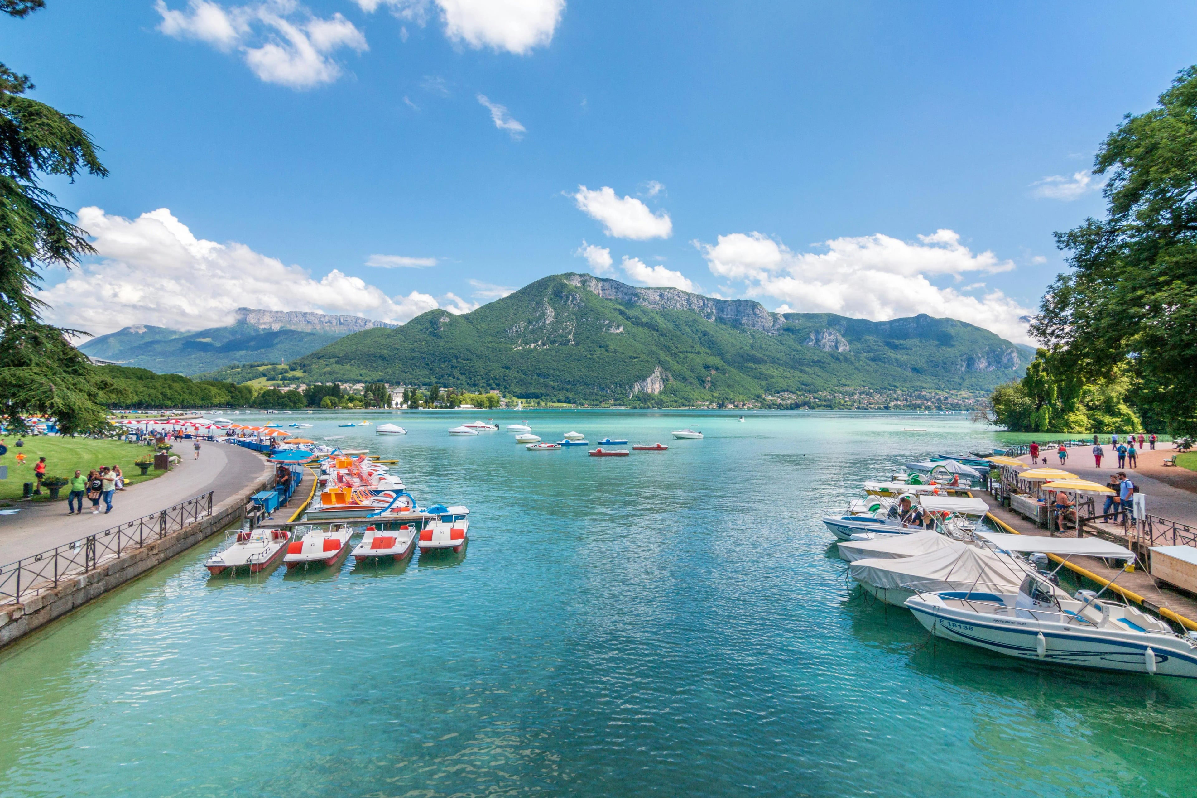 Lac d'Annecy et montagnes - Haute-Savoie